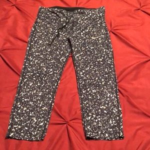 Nike Dri-fit Tie Capris